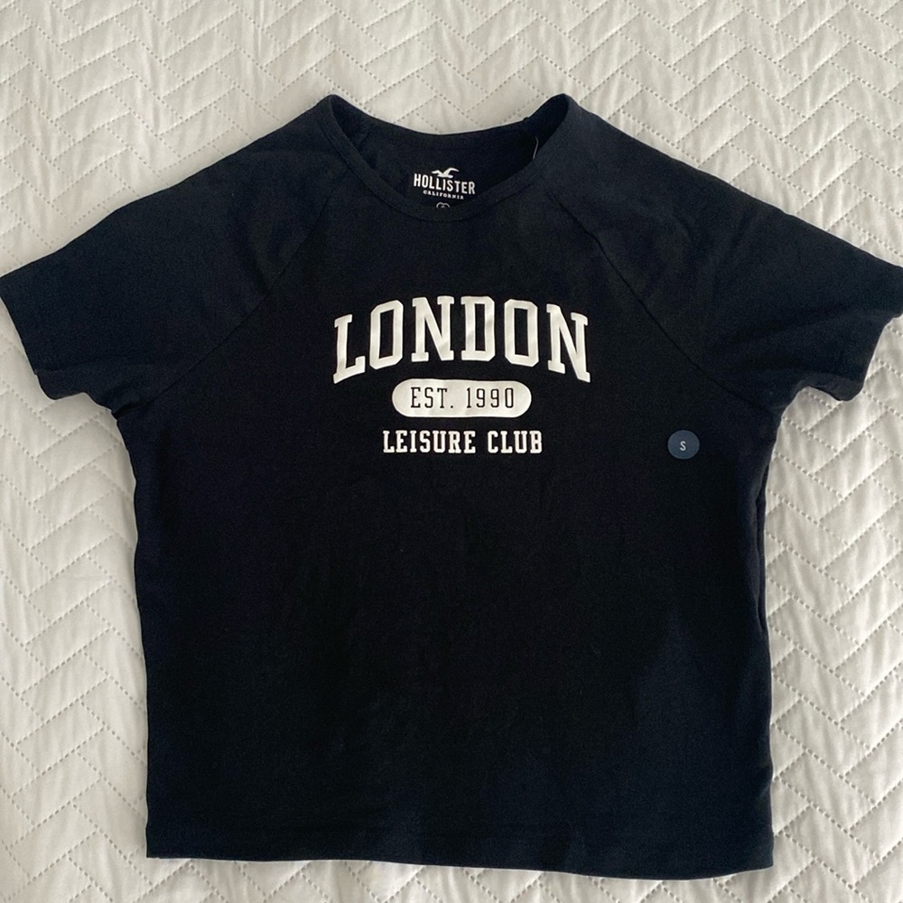 Hollister baby tee, size small, new with tags
